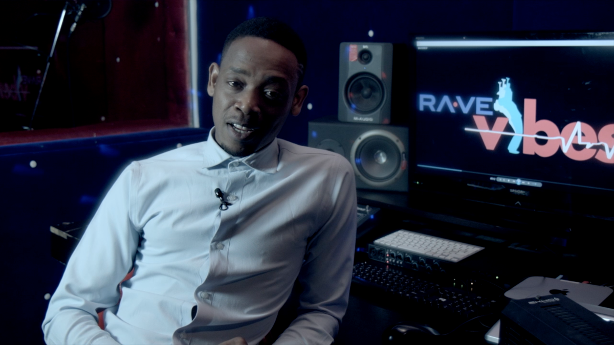 ravetvchannel's tweet image. @QuePeller lists his top 5 Videos on #RaveVibes. Today 9:30 pm on @RAVETVCHANNEL with @chima_randss 
@ShinaPeller