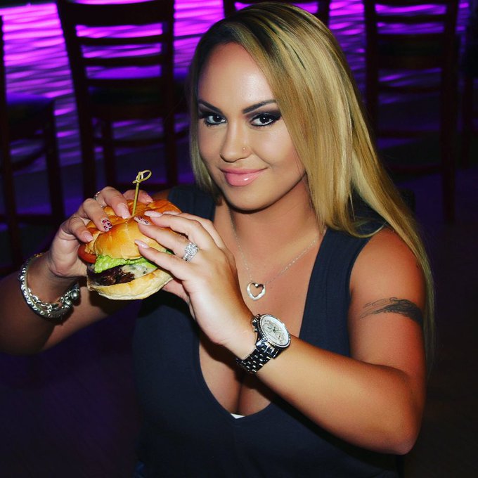 Yummy yummy😋😋😋 https://t.co/8gYpd75tFJ<a href="/tag/tb"class="tags"><span>#tb</span></a>