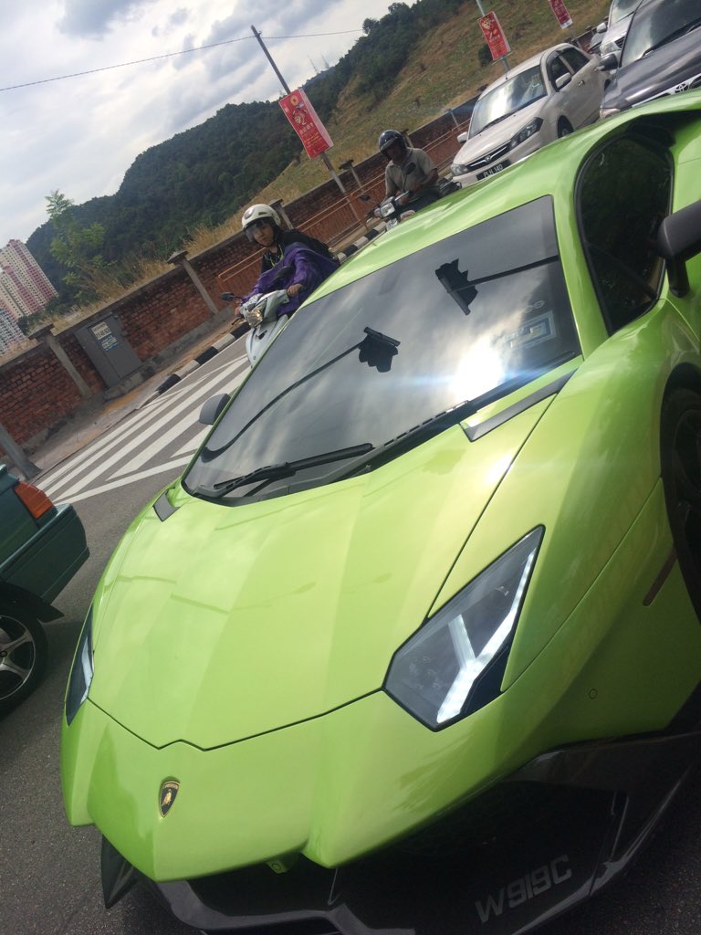 MatthewStorage's tweet image. #Lamborghini #Malaysia, A super car amongst the scooters! #travel