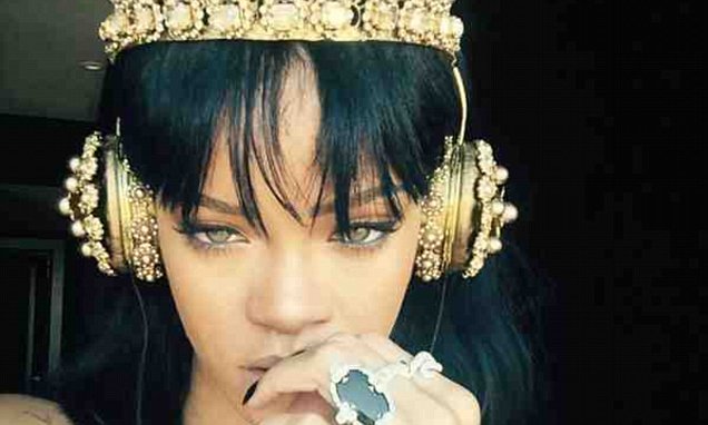 FreshCleanBeaut's tweet image. Only #Rihanna could rock these #glamorous #headphones fit for a #queen...flwr.pt/7qryk