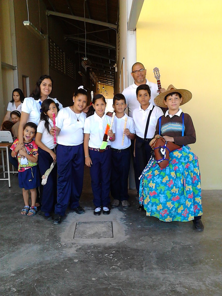 ModJulioVR's tweet image. Entrega de Colección Bicentenaria.