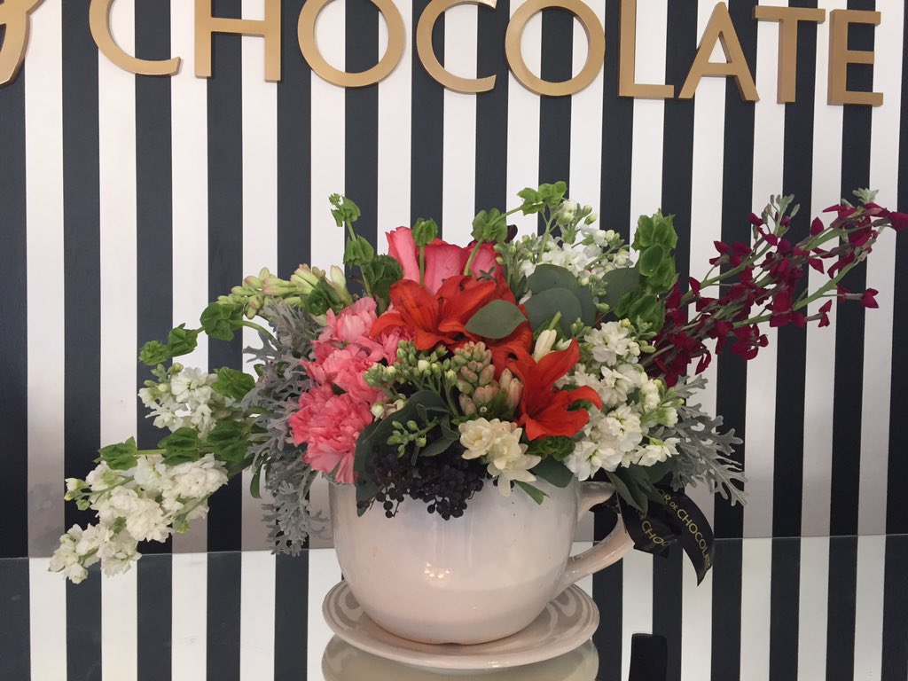 aleesanchezg's tweet photo. Emocionada por un nuevo proyecto!! 👏🏻👏🏻👏🏻👏🏻.... FLOR DE CHOCOLATE! florería y chocolatería! En Guadalajara https://t.co/wbwaW2PDei