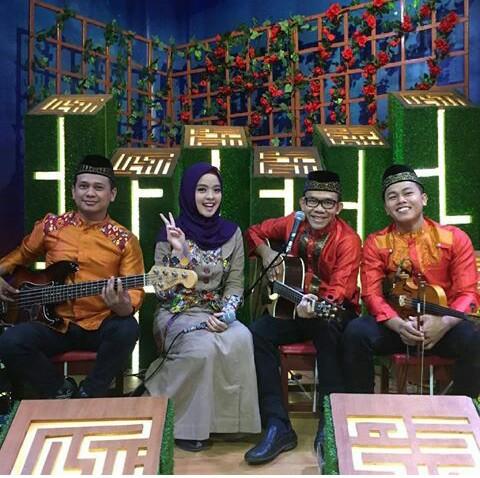 rismawanda999's tweet photo. Masih live @islamitu_indah @Nash_Indonesia  nih,Alhmdulilah msh diberi nikmat lhir btin sm Allah,brsykur trmks Allah https://t.co/GwfC33PYfH
