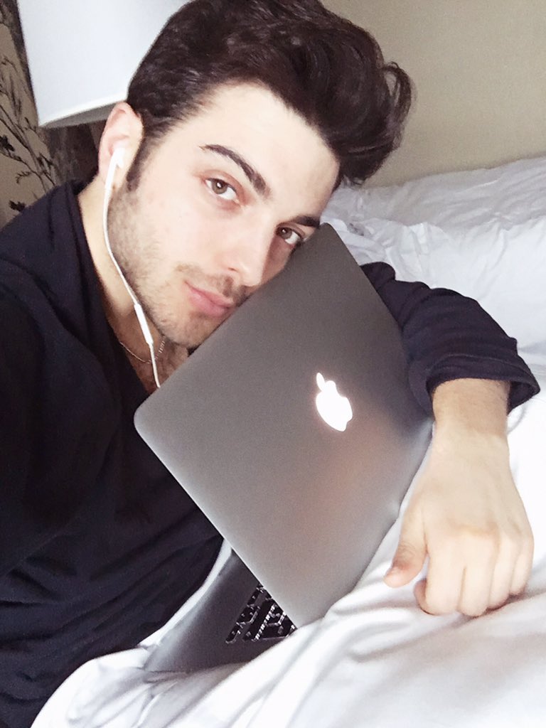 GianGinoble's tweet photo. Buffalo,NY ore 16.16 :) Un po' di relax prima di iniziare le prove generali del tour americano 👍🏻#ilvololive2016 https://t.co/donTIsLcQK