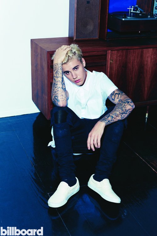 BieeeeeeebsPics's tweet photo. Vote for justin! #VoteBeliebersUK #KCA https://t.co/b1pFC0EurG