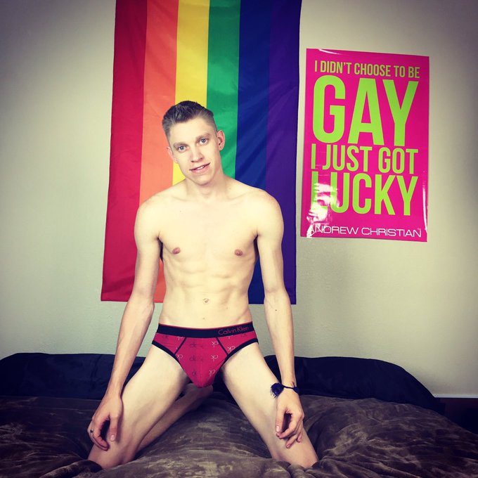 Broadcasting now! https://t.co/vGrKQDx7zf #twink #bigcock https://t.co/tA4SUUp8Ta