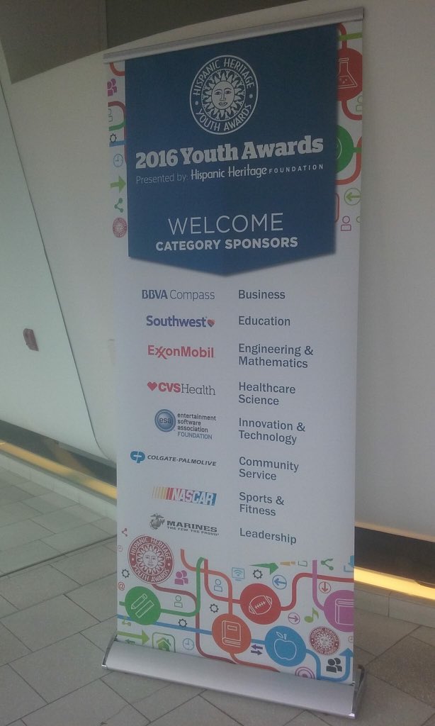 ImmigranNacion's tweet photo. @jorge_orrantia At the National Hispanic Heritage Youth Awards, Beverly Hills,California.
@JustinoMora1 #YA15
#AINF https://t.co/OT4FeppYVr