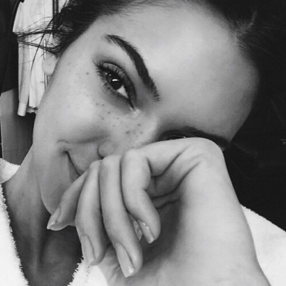 Its_North_West's tweet photo. Kendall Jenner is a goddess 😍 https://t.co/jZk8Utx6mI