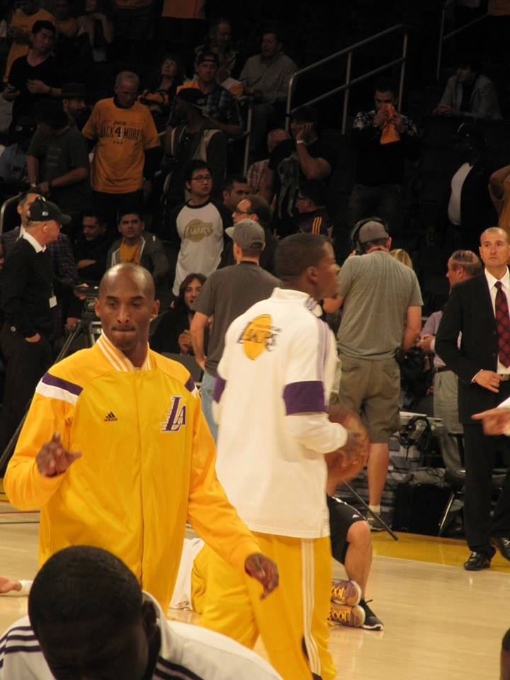 EdwardIII3's tweet photo. @TWCSportsNet Here's one of my personal pics (14-15 season opener) of @kobebryant enjoy. https://t.co/FcmLOXg2fN
