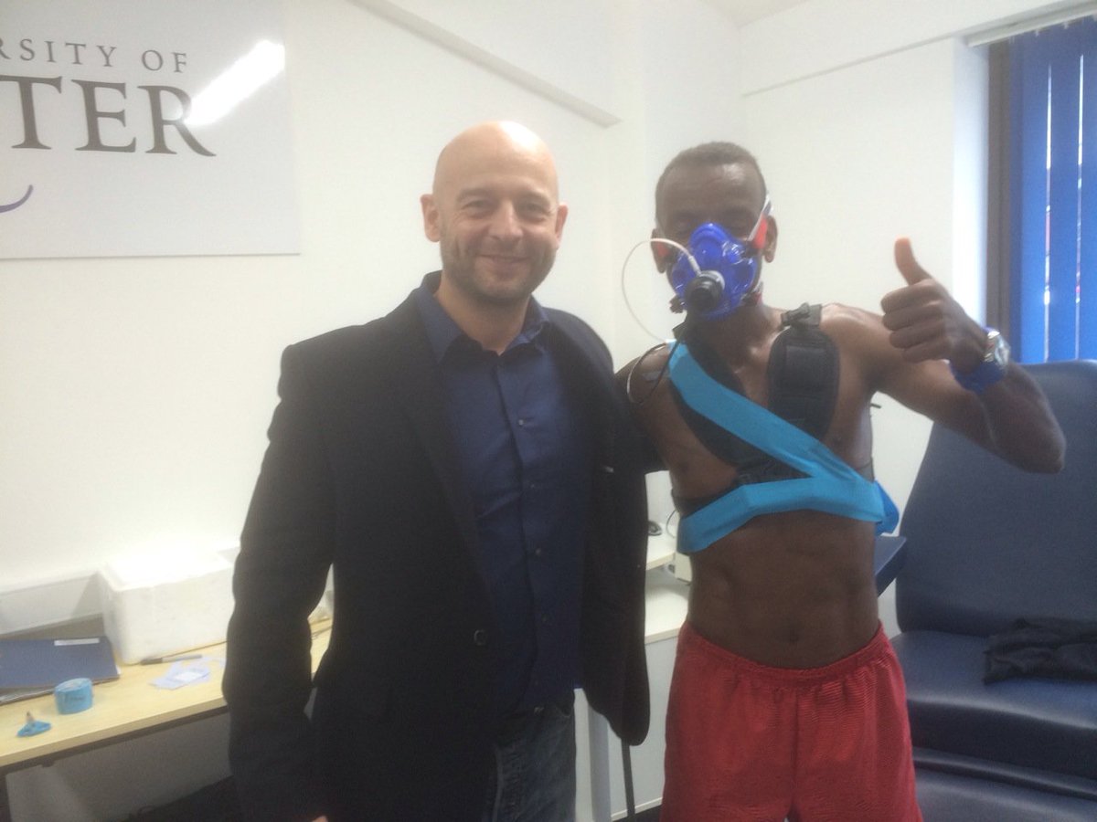 BashirAbdi7's tweet photo. Absolutely Incredible hard but nice day at the University of Exeter. honored to meet @AndyBeetroot #Bashir2Rio #Nike https://t.co/fabIdVIEMR
