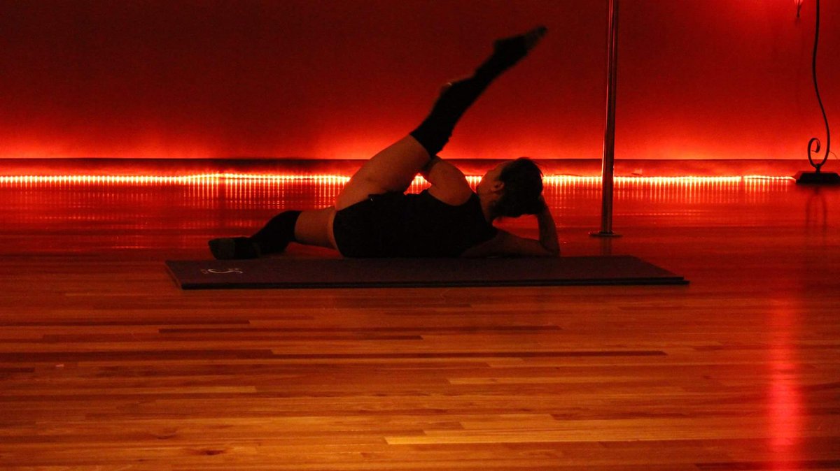 sushiaitken's tweet photo. *Sfactor. warm space to reconnect to your body and softy tell yourself to except and love your as who you are. https://t.co/GlGkJNSwoo
