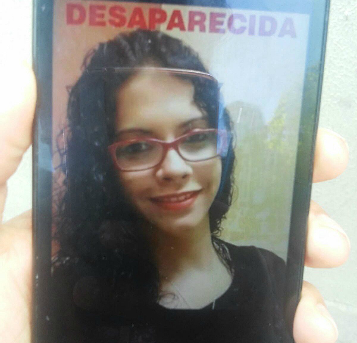 radiojornalpe's tweet photo. Familiares de Karina Santos, desaparecida há 13 dias, realizam um protesto agora na área central do Recife... https://t.co/ObIL1RQzfc