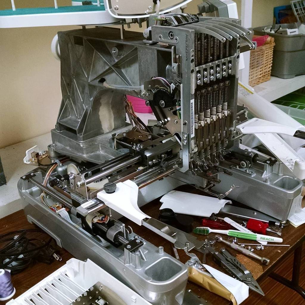 Otherbots's tweet image. Baby Lock 6 Needle Computerized Embroidery Machine naked and ready for a service. #robotrepair #robot  #robots #com…