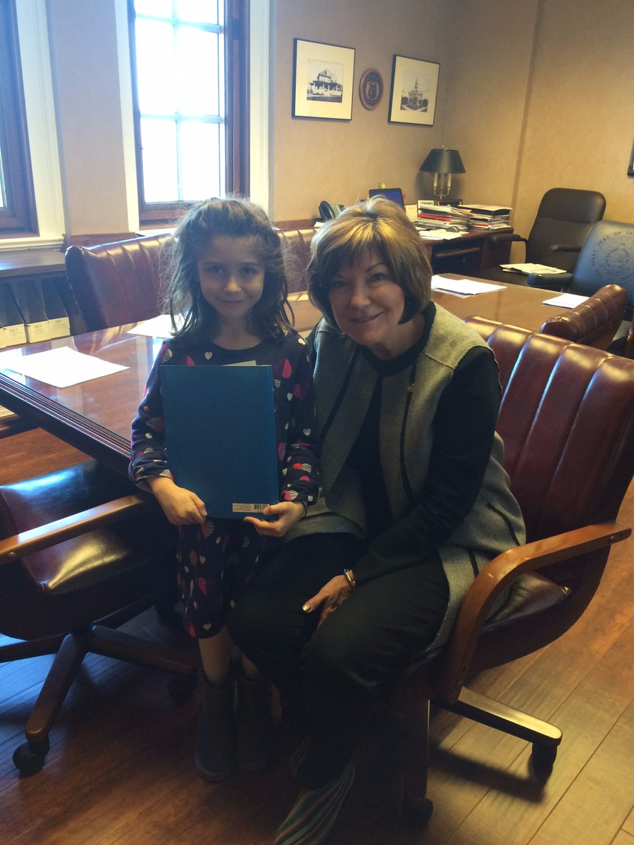 Happy to meet with my constituent, Mia, about texting while driving legislation similar to Rep. Brown's HB 1542!