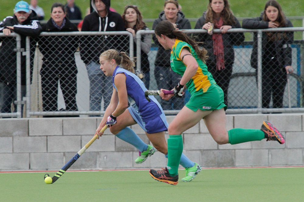 FieldHockeyCan's tweet photo. Same girls, different colours! @FHC_WNT players bring experience abroad to Nat'l Team.

READ https://t.co/5FSH3GkBUT https://t.co/blJKKRY39d