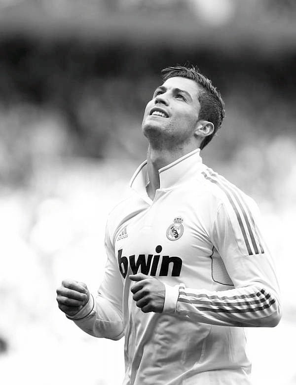 MotivacionesF's tweet photo. "Si Dios no agradó a todo el mundo... ¿Cómo voy a conseguirlo yo?" - Cristiano Ronaldo. https://t.co/LEBtO6IfYy