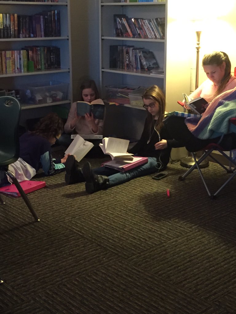 _CMHAYS's tweet image. Working in groups to find Direct &amp;amp; Indirect Characterization in their Indp.Reading Books #forevergv #reading