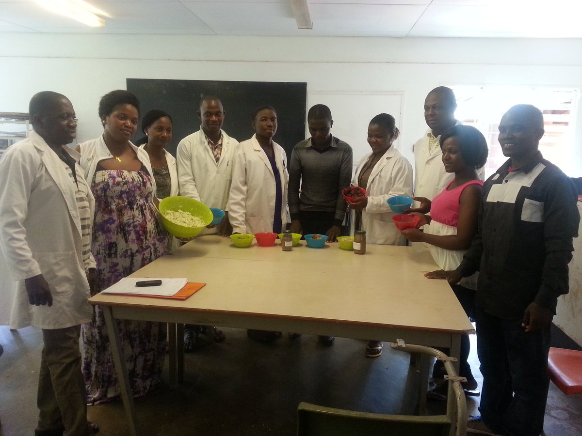 #LMBP Participants showcase nutritious meals prepared frm local food varieties @LuanarBunda <a href="/graymatita/">Gray Matita</a> <a href="/GabChiutsi/">Gabriella Chiutsi</a>