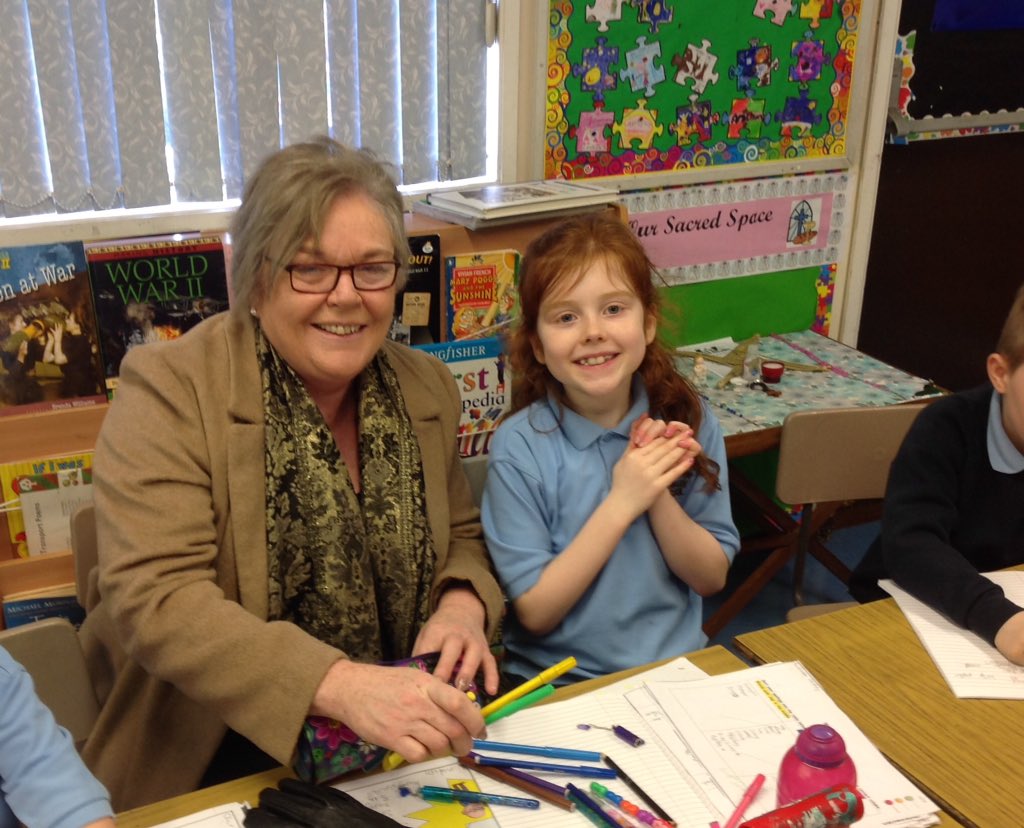 NewRowPS's tweet photo. Back to school for some with lots to see!
#bestschool 
#GrandparentsRock https://t.co/v0H4L5L2Sn