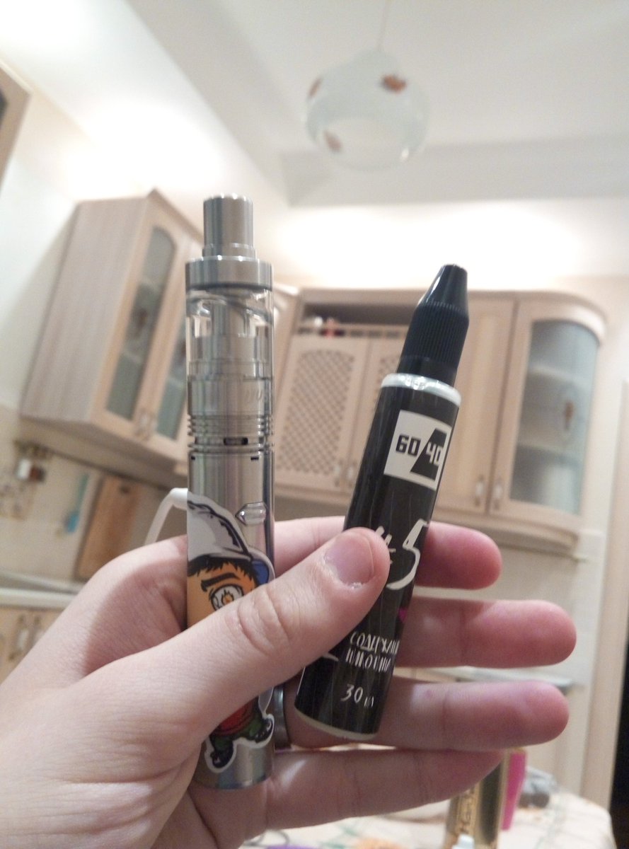 reog1x's tweet photo. Одна из лучших жижек Питерского производства) #60/40 #vaperoom #vape #vaperussia https://t.co/X03CwDoRw2
