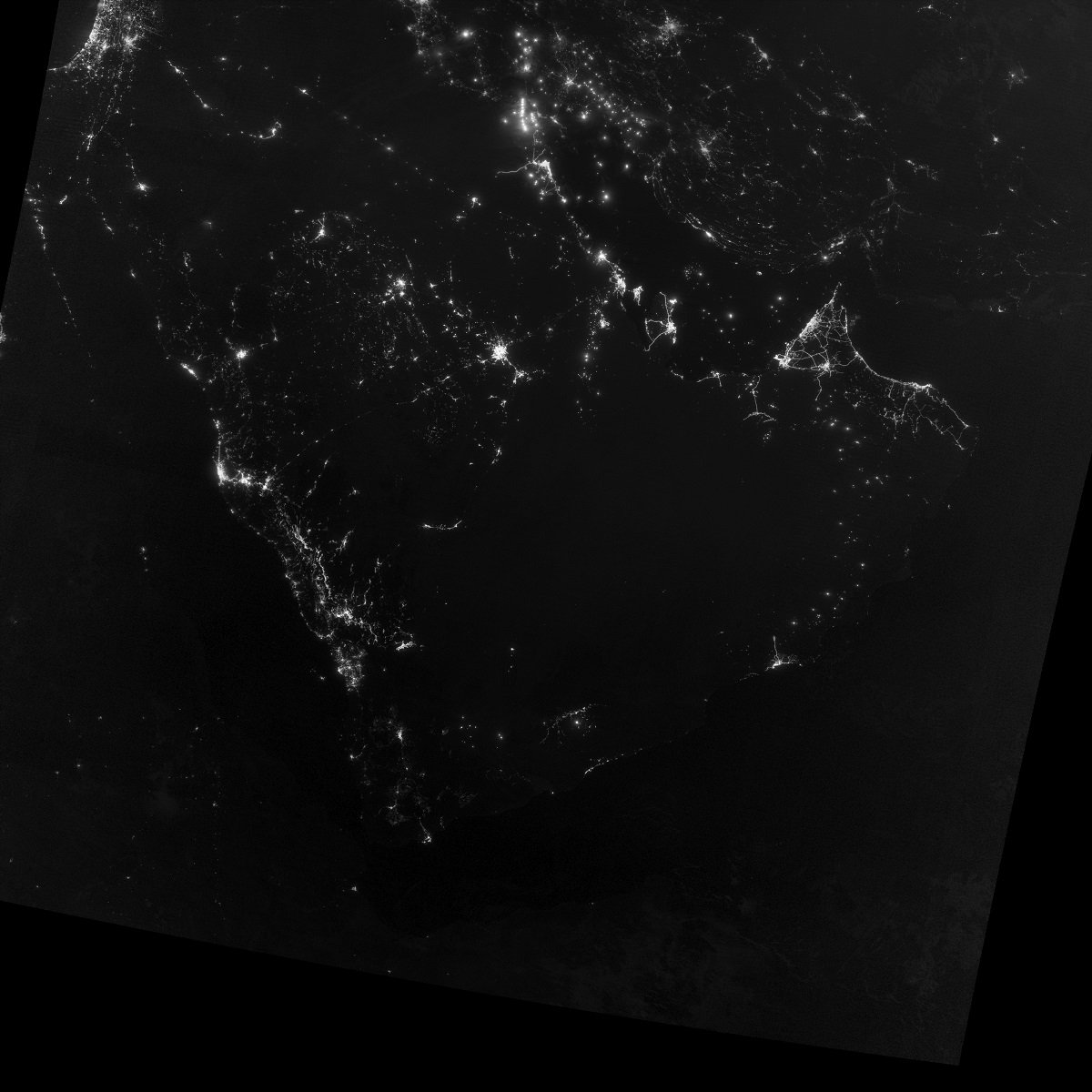 Arabic_Nasa's tweet photo. كيف تبدو #شبه_الجزيرة_العربية تحت ضوء القمر🌙؟
٤ صور من قمر صناعي التقطت في الأيام ١٤،١٩،٢٤،٢٩ من أحد الأشهر الهجرية https://t.co/lSwLgC2cwQ