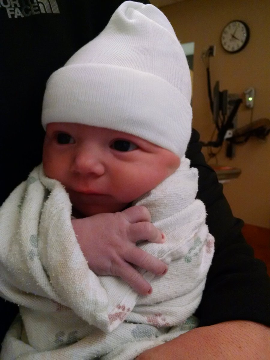 BFChoir's tweet image. Drew Michael Engels, 3:23 p.m., 8 lbs 7 oz. and 21 inches.