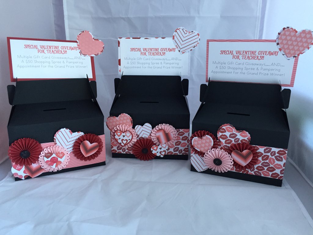 juliehudy's tweet photo. Boxes ready! #marykay #wonderfulteachers #funmaking @silhouetteam #ValentinesDay https://t.co/3bn51gT7mz