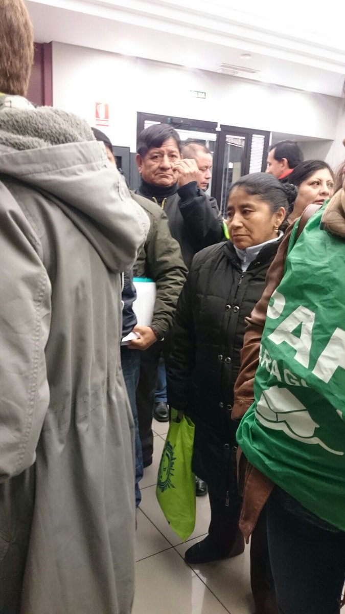 pahzaragoza's tweet photo. Esta tarde RECLAMANDO EXPEDIENTES FINANCIEROS EN @Kutxabank LLEVAMOS MESES Y NOS LOS NIEGAN ¿Por que? @PahKutxa https://t.co/Kw0OHC8NuW