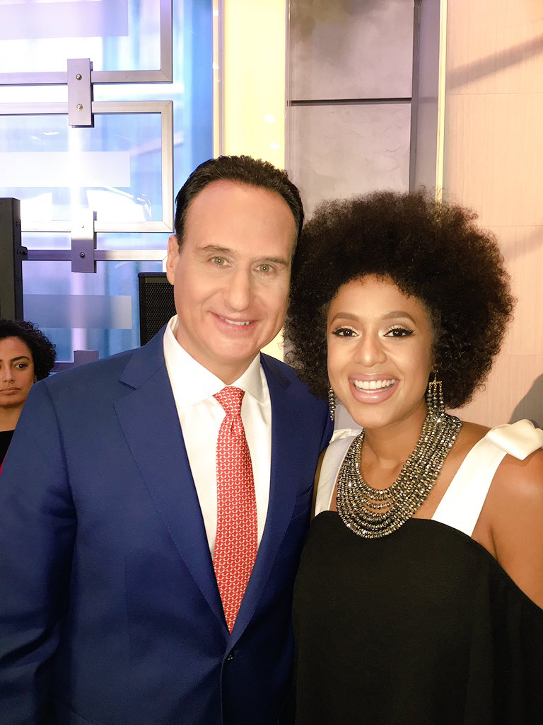 JOEBONILLA's tweet photo. The #DiversityPower 👊🏾👊🏾👊🏾 @JeimyOsorio @jdbalart @Telemundo #LeadershipBroadcast @nbc #SteveBurke @CeliaTLMD https://t.co/a1kvcQLGGV
