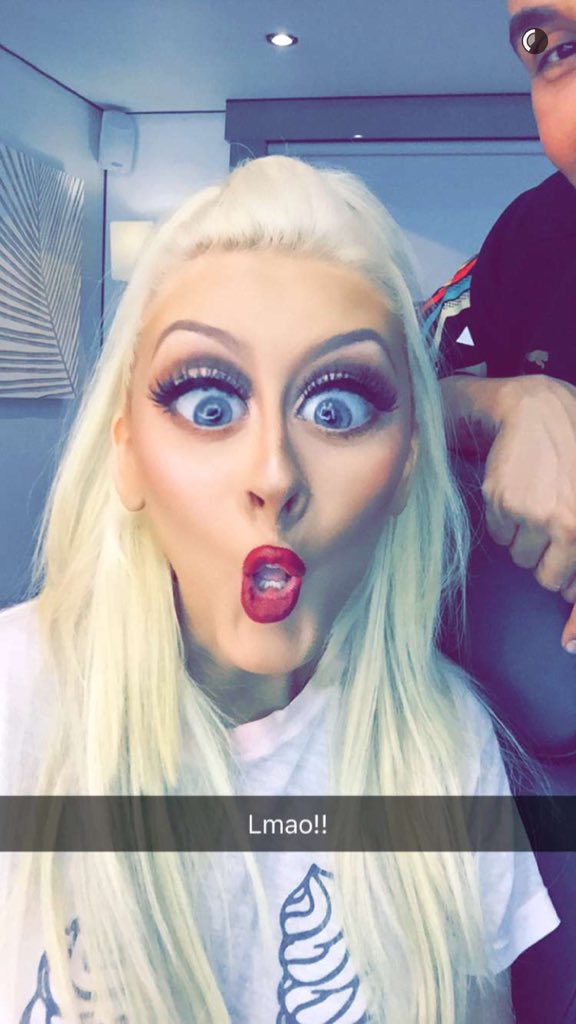 Redes sociales [II] >> Twitter & Instagram: @Xtina  - Página 25 CaZeJRrUEAACly9