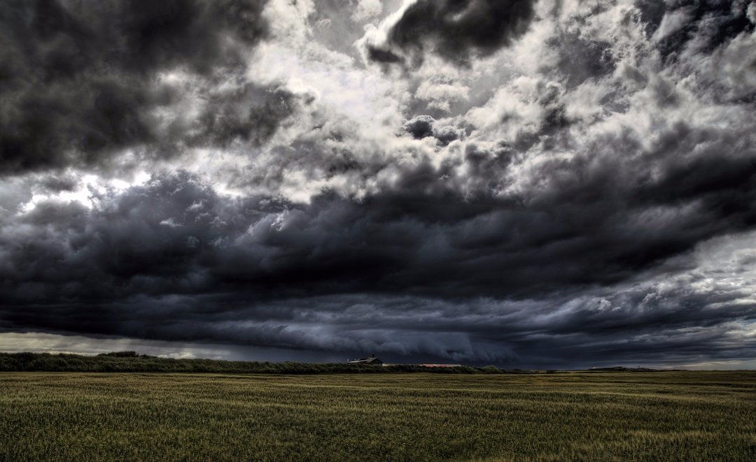 Chlo_Lo_82's tweet photo. #APicturePaintsAThousandWords 

#DarkCloudsRollingIn 

#Depression &amp; #Anxiety 

😩 https://t.co/y45FfxJHAP