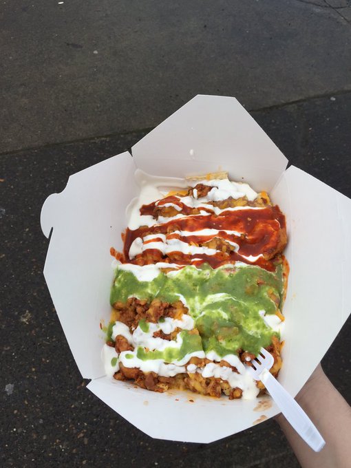 2nd nachos of the day. this is happiness https://t.co/ZVWtaqBxhC
