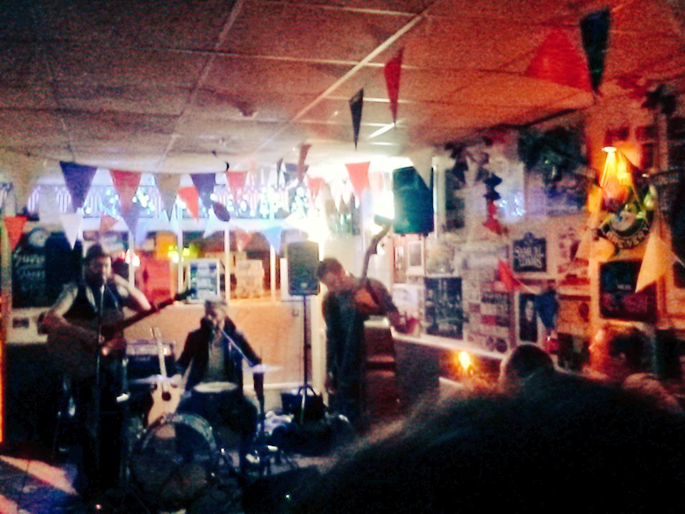absurdlyso's tweet photo. #BrokenHeartsClub @AlsDimeBar #MardiGras #Presley #FlamingCocktails #SiouxsieSkiffle #Banshees #FancyDancing #Creole https://t.co/JjISSqspG1