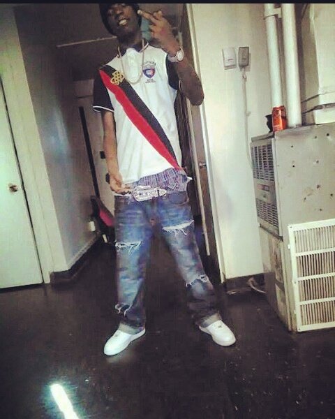 FrontStFamily's tweet photo. Lil Nigga But Im Hearted Free My Brother 👮🔫🔓 https://t.co/41HWFeE4uy
