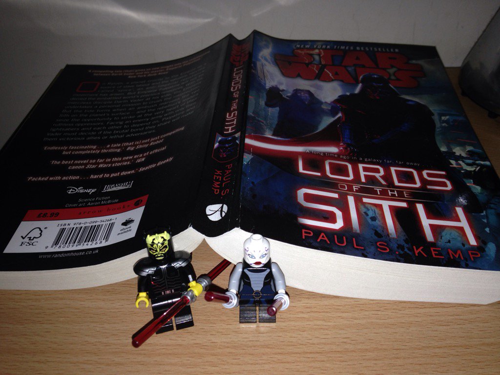 CappFasma's tweet photo. Dark side bedtime read #ftw #StarWars #amreading https://t.co/SgosJQHPkc