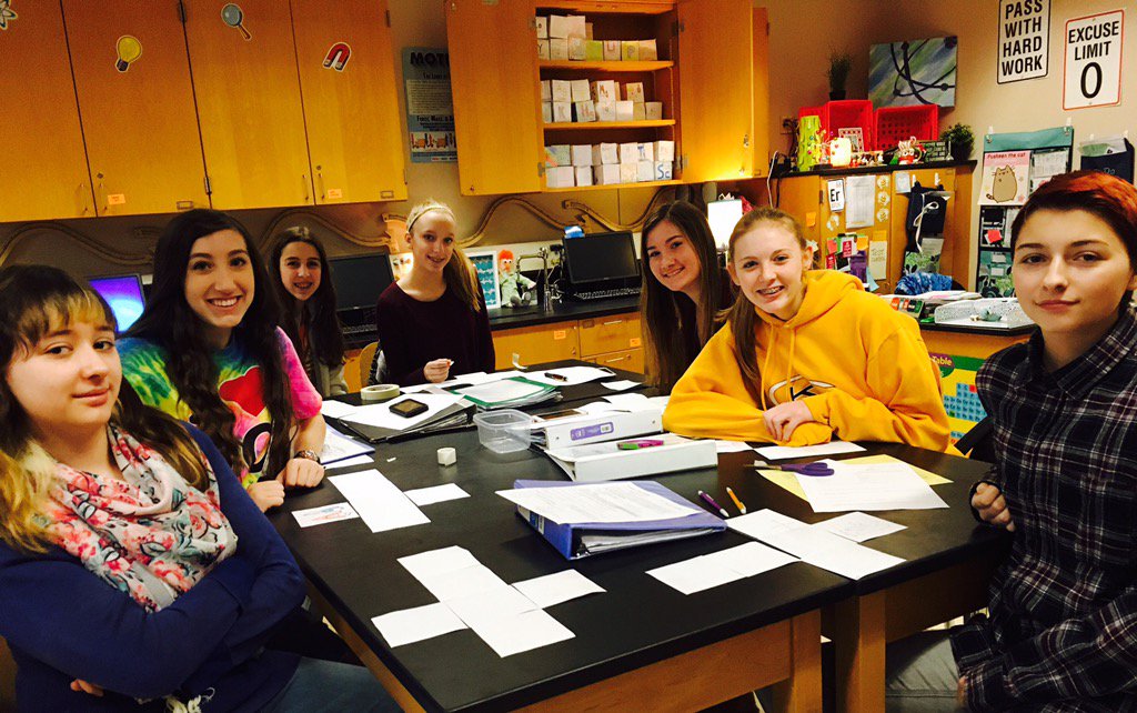 ReffSci's tweet image. 6/7 ladies integrating geometry &amp;amp; art into science! #elementcube