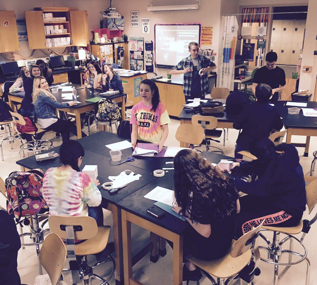 ReffSci's tweet image. 12th period doing creative crafts in science #elementcube