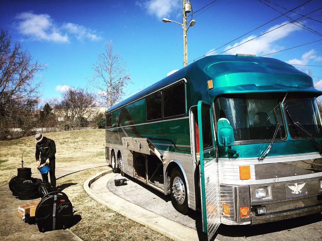 RichOToole's tweet photo. ReTweet for a chance to be on my guest list and have a beer with me on the Bus in Midland,TX. https://t.co/vM6YuLt8Wj
