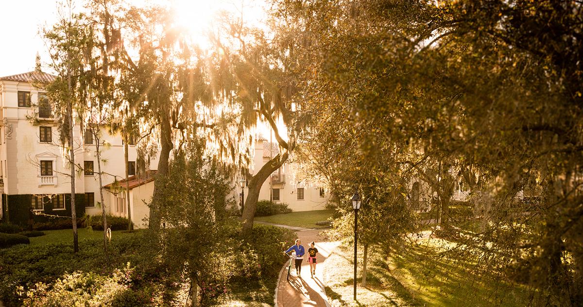 hpohlig's tweet photo. #condenasttraveler names #rollinscollege one of the most beautiful college campuses! - https://t.co/i9vrGooCUZ https://t.co/lsh4SD1n11