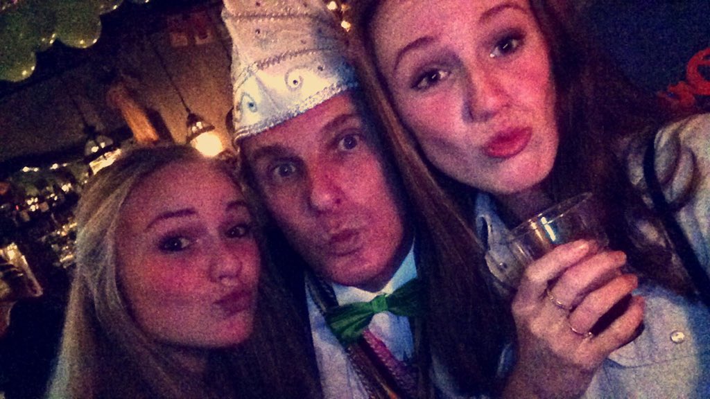 JuulSmulders's tweet photo. #CrazyGanzegat 🎉🍻 https://t.co/XYdV36Rdvm