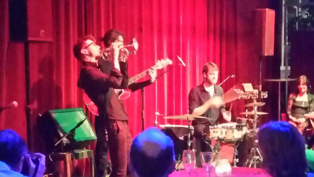 Fantastisch optreden van <a href="/kapok/">arushilakhanpal</a> <a href="/breblen/">Brebl</a> . Staande ovatie. #jinjazz