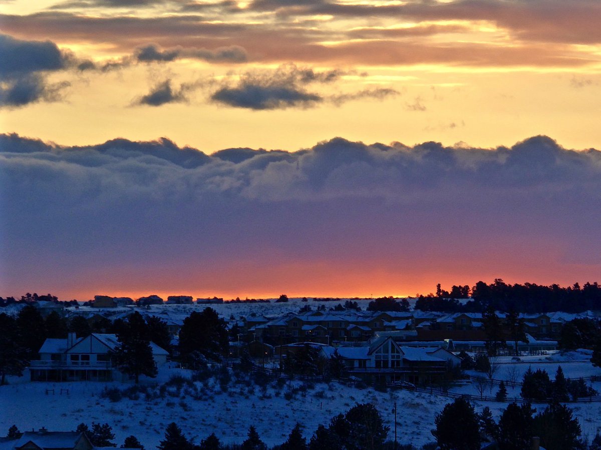 GingerHRobinson's tweet photo. #FirstLight at #Dawn: #AftertheSnow, #FrigidMorning, +2F, 3 Feb 16, 07:11, #Denver, #Colorado. #GingerHRobinson https://t.co/4NjadwCiNh