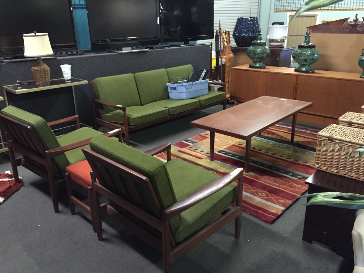 SpencerArlen's tweet photo. Great auction weekend ahead! https://t.co/FVgP3I0erG #auction #auctionhouse #LasVegas #modern #midcentury #Selig https://t.co/JtLI3qTIhR