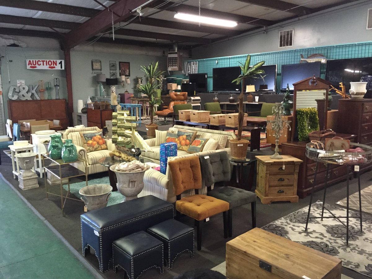 SpencerArlen's tweet photo. Great auction weekend ahead! https://t.co/FVgP3I0erG #auction #auctionhouse #LasVegas #modern #midcentury #Selig https://t.co/JtLI3qTIhR