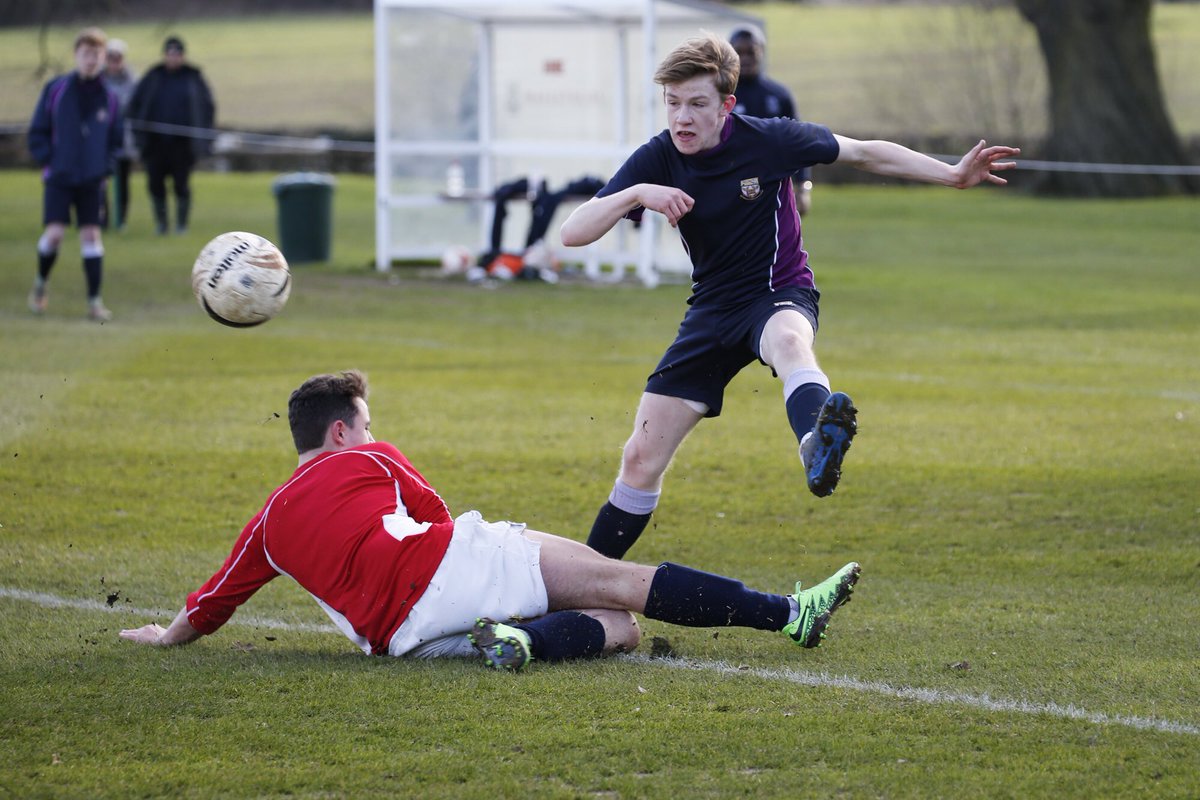 Mand_davies5's tweet photo. @HbyFootball @HaileyburySport Colts A looking good on Terrace https://t.co/4VCVvCEGHz