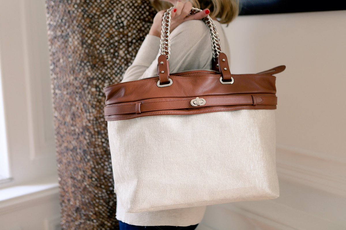 claradoneli's tweet photo. Handbag interchangeable leather and glitter. New concept new brand from France #amazing #fashion #handbag #removable https://t.co/7W1hiJukY1