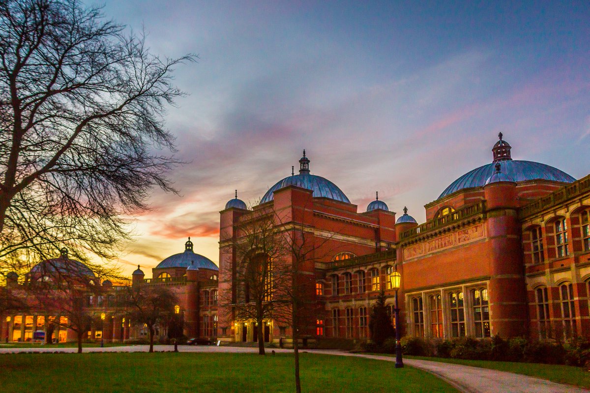 Dammo's tweet photo. Early morning view #red #brick #sunrise #colours @unibirmingham @unibirm_MDS @photosocuob #warmth @bbcmtd @brumpic https://t.co/9hPR9MBTuU