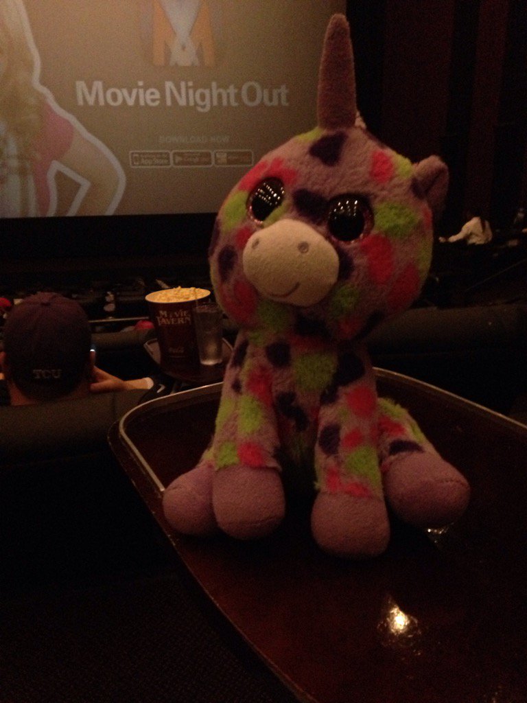 dot_spoticus's tweet photo. The @hulenmovietavern  is so fancy! https://t.co/B55QsnofRq