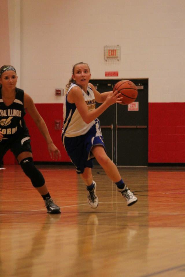 UCPrepShowcase's tweet photo. 2018 PG Emily Sewell of York (TN) leads the way with 15 points in win vs Cent Magnet #futurestarnow #getinearly https://t.co/VOaEfLJFW4
