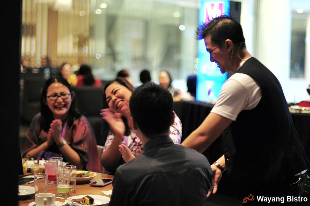 A warm smile is the universal language of kindness - William Arthur Ward 

#wayangbistro #restoranjakarta